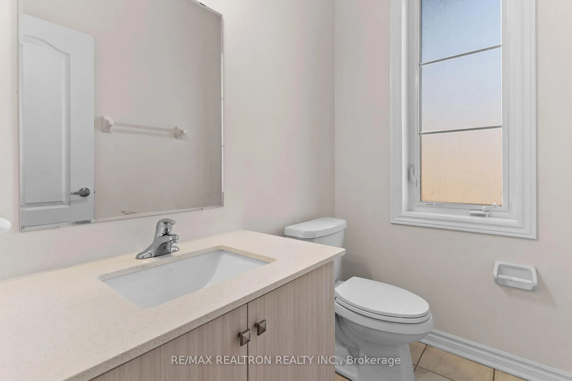 Photo 6 of 15 Waterfront Crescent, Whitby, Port Whitby — HOMEH