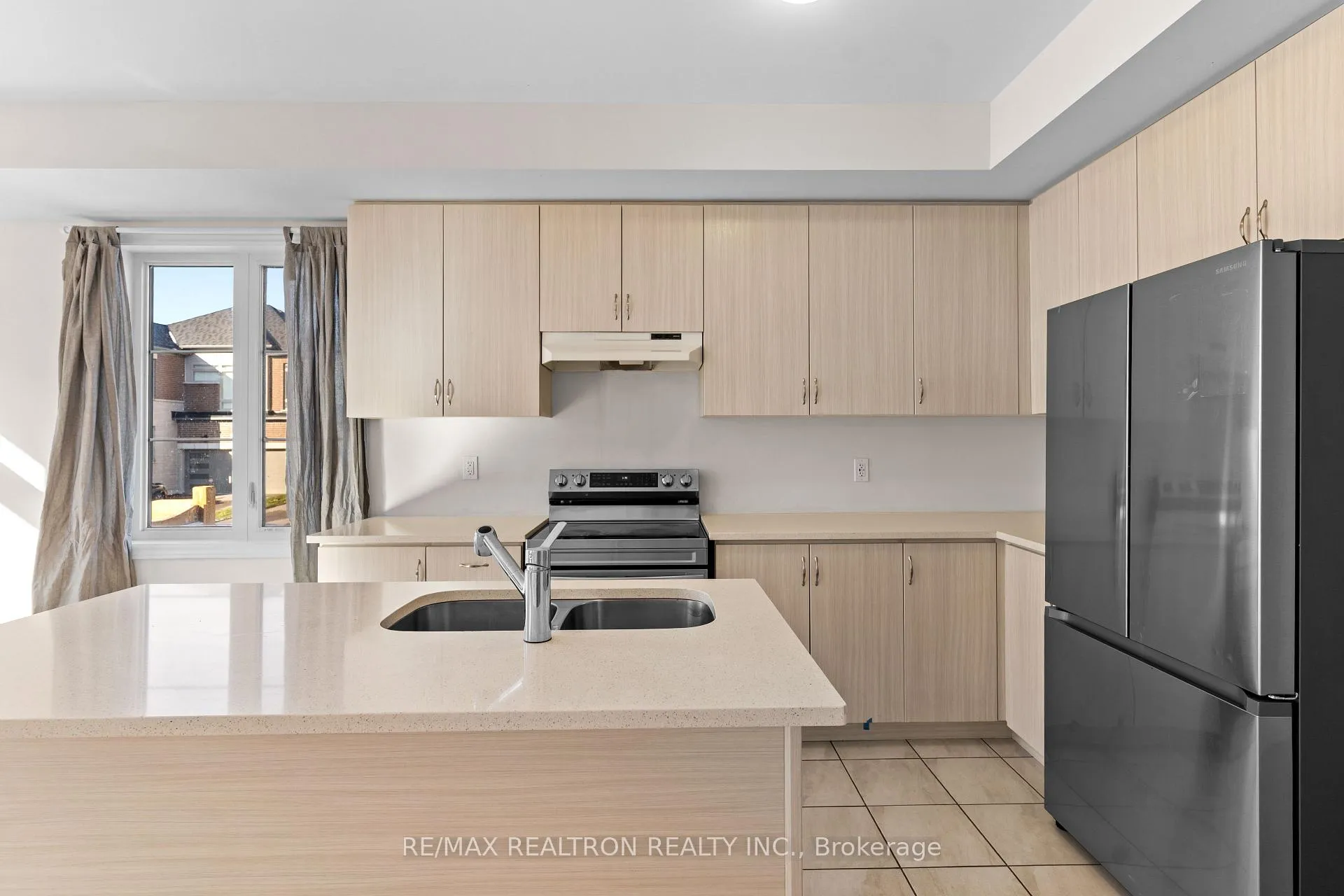 Photo 7 of 15 Waterfront Crescent, Whitby, Port Whitby — HOMEH