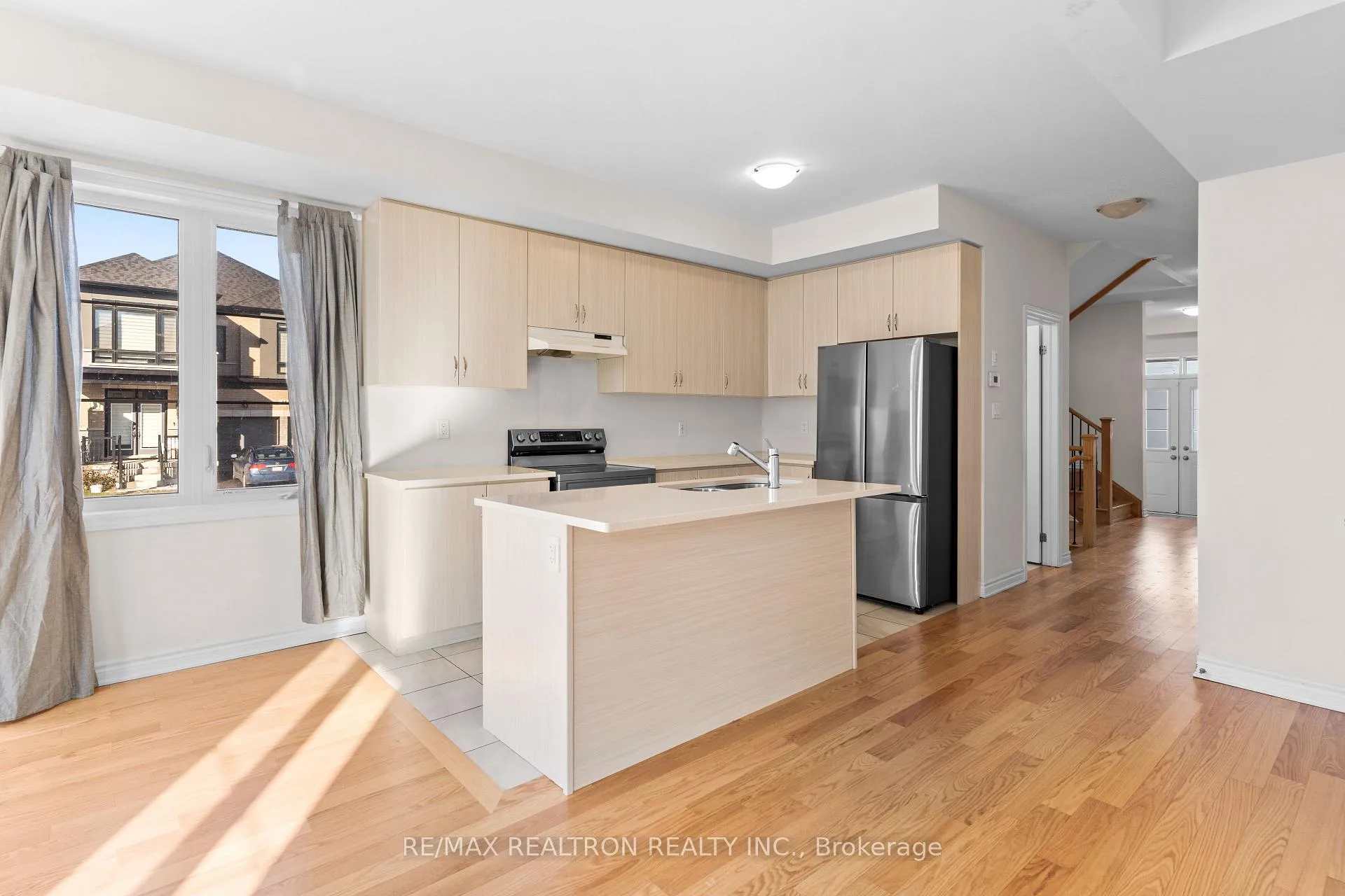 Photo 8 of 15 Waterfront Crescent, Whitby, Port Whitby — HOMEH
