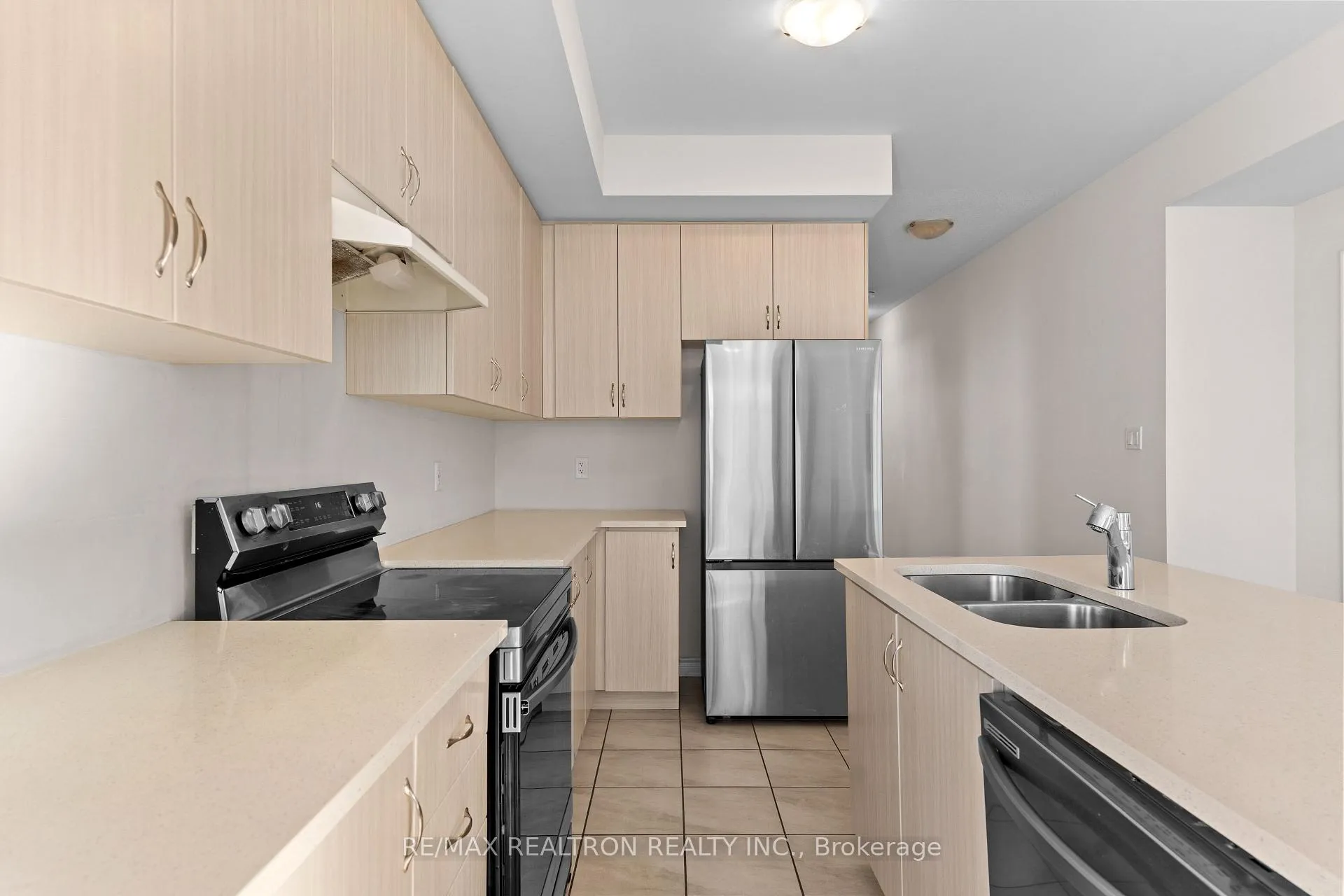 Photo 9 of 15 Waterfront Crescent, Whitby, Port Whitby — HOMEH