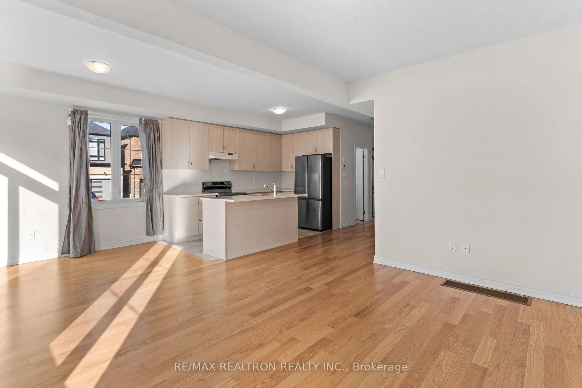 Photo 10 of 15 Waterfront Crescent, Whitby, Port Whitby — HOMEH