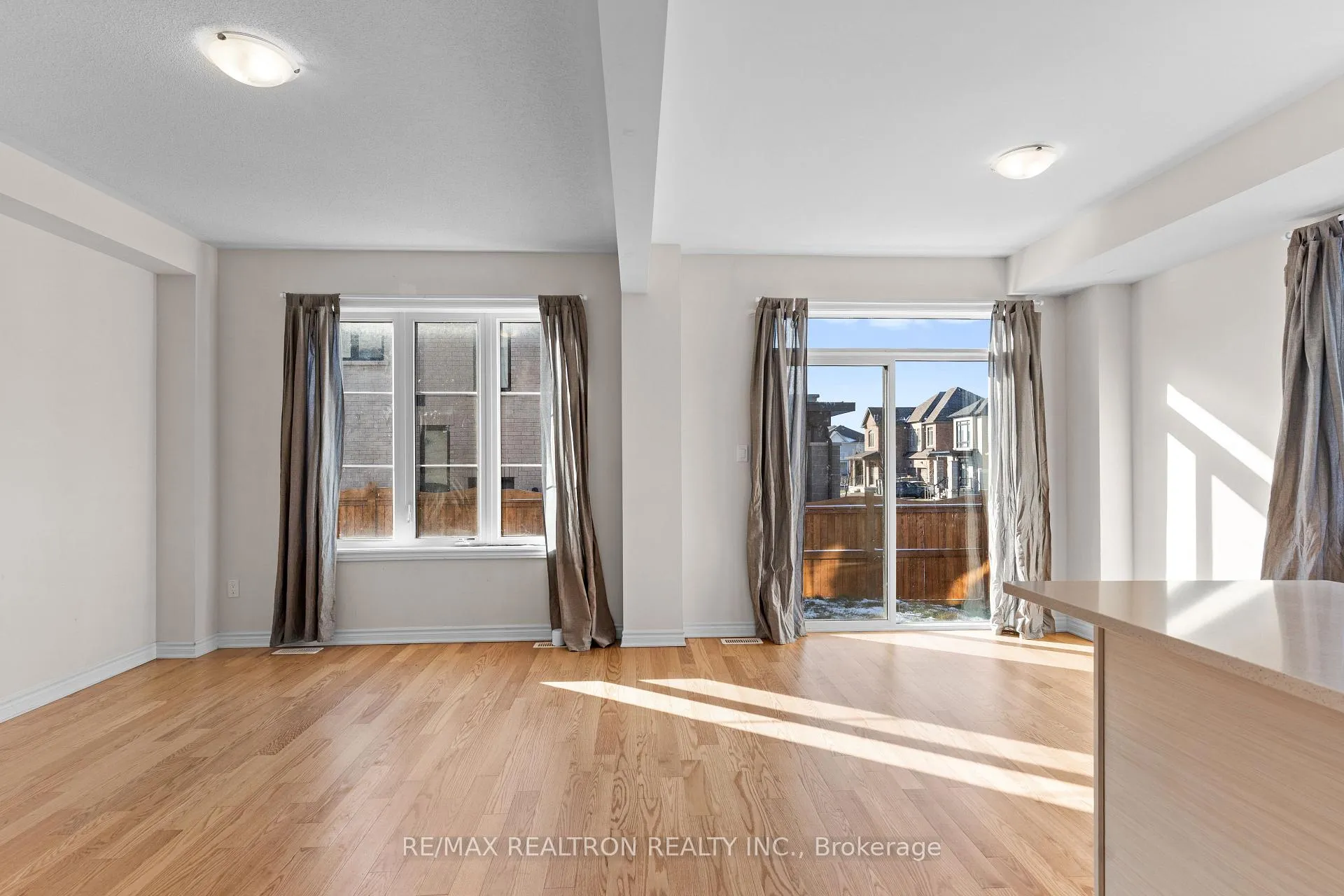 Photo 13 of 15 Waterfront Crescent, Whitby, Port Whitby — HOMEH