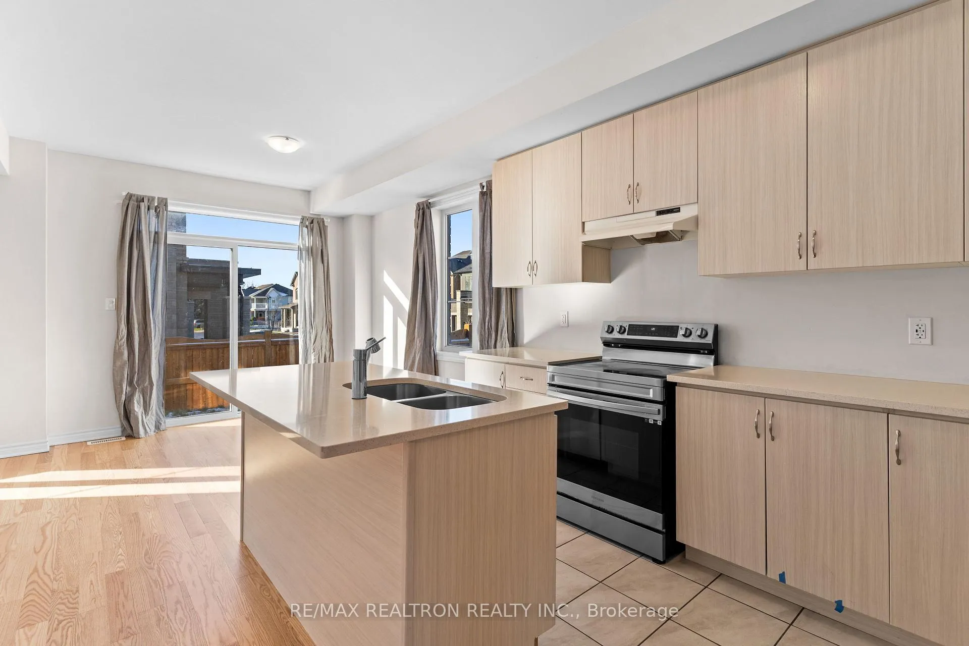 Photo 14 of 15 Waterfront Crescent, Whitby, Port Whitby — HOMEH