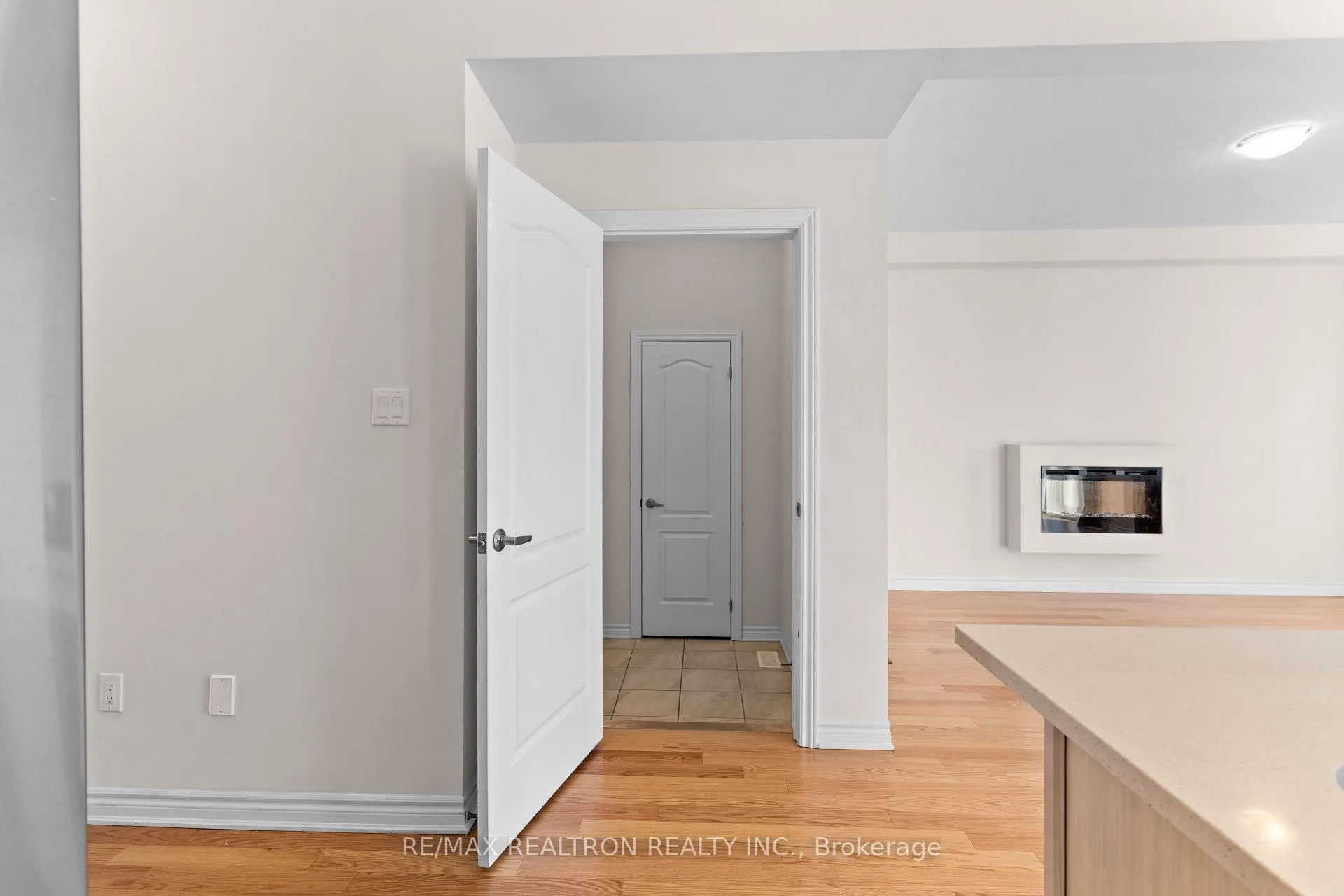 Photo 15 of 15 Waterfront Crescent, Whitby, Port Whitby — HOMEH