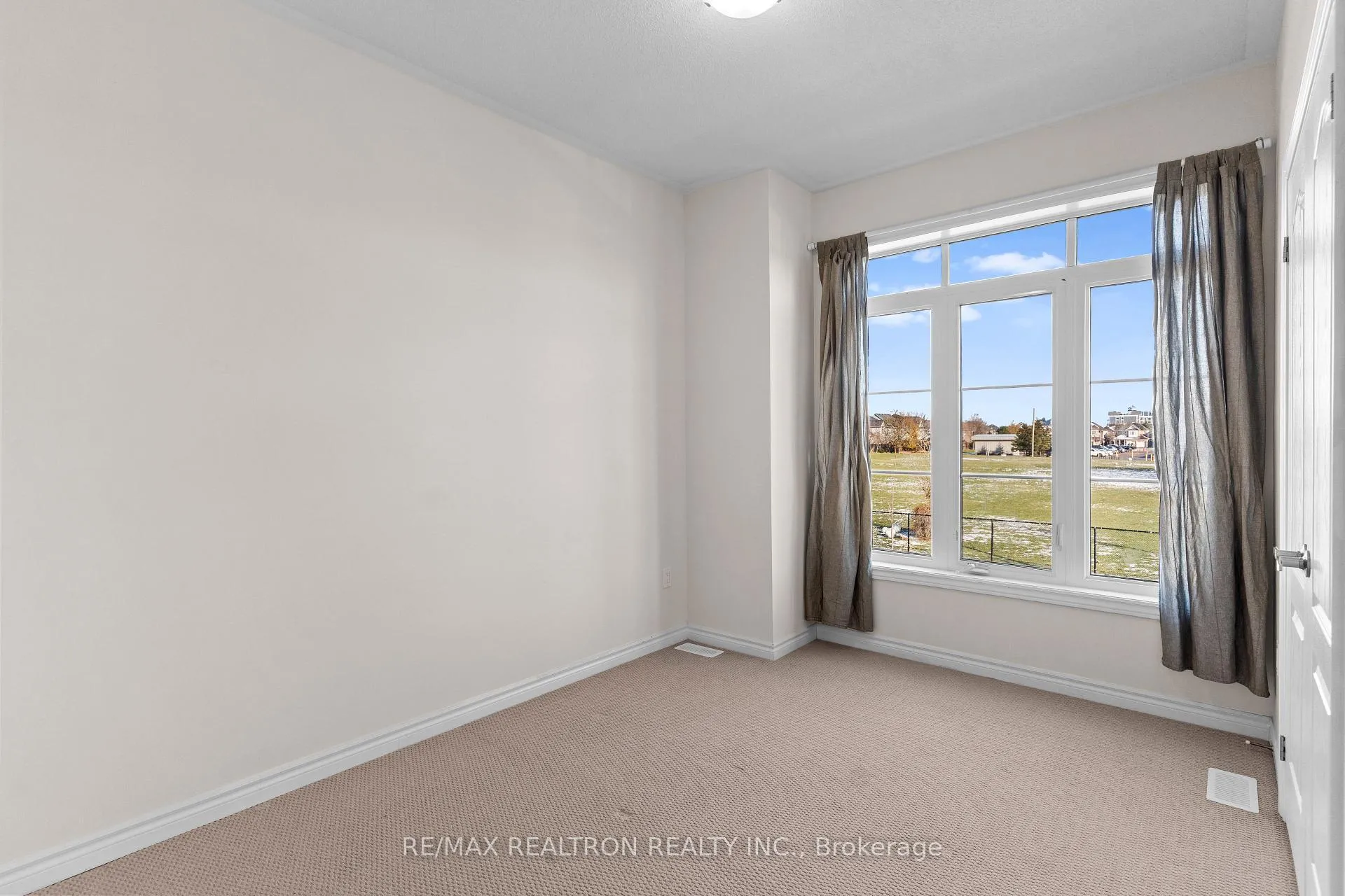 Photo 16 of 15 Waterfront Crescent, Whitby, Port Whitby — HOMEH