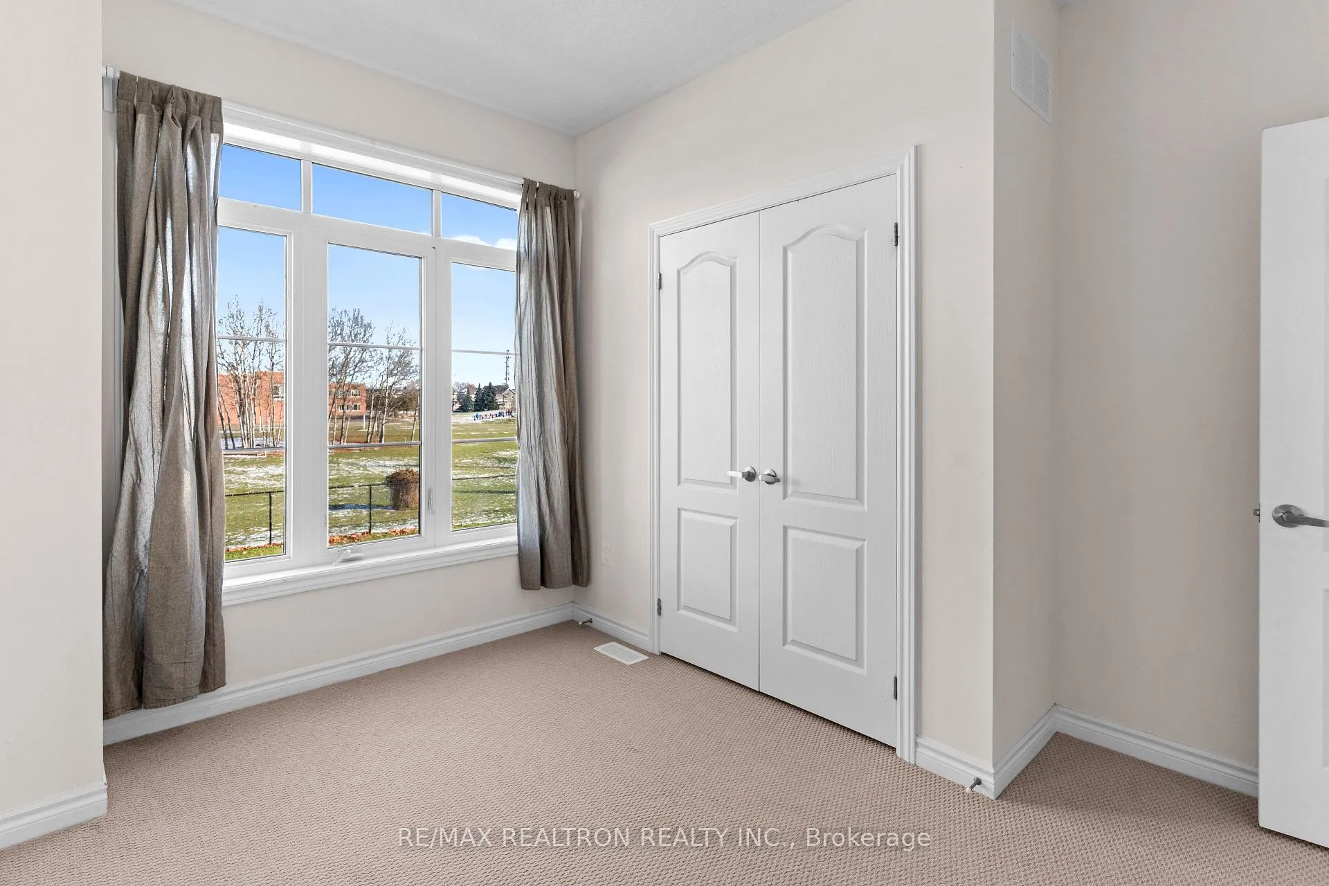 Photo 17 of 15 Waterfront Crescent, Whitby, Port Whitby — HOMEH