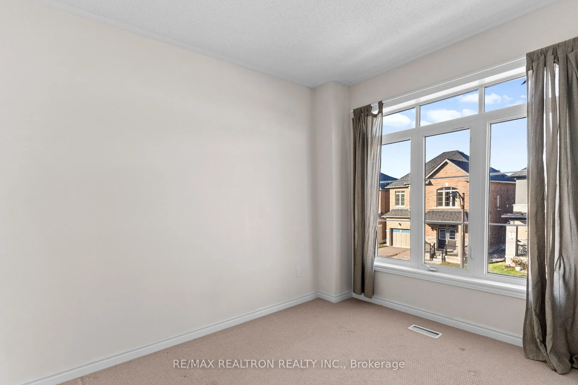 Photo 22 of 15 Waterfront Crescent, Whitby, Port Whitby — HOMEH