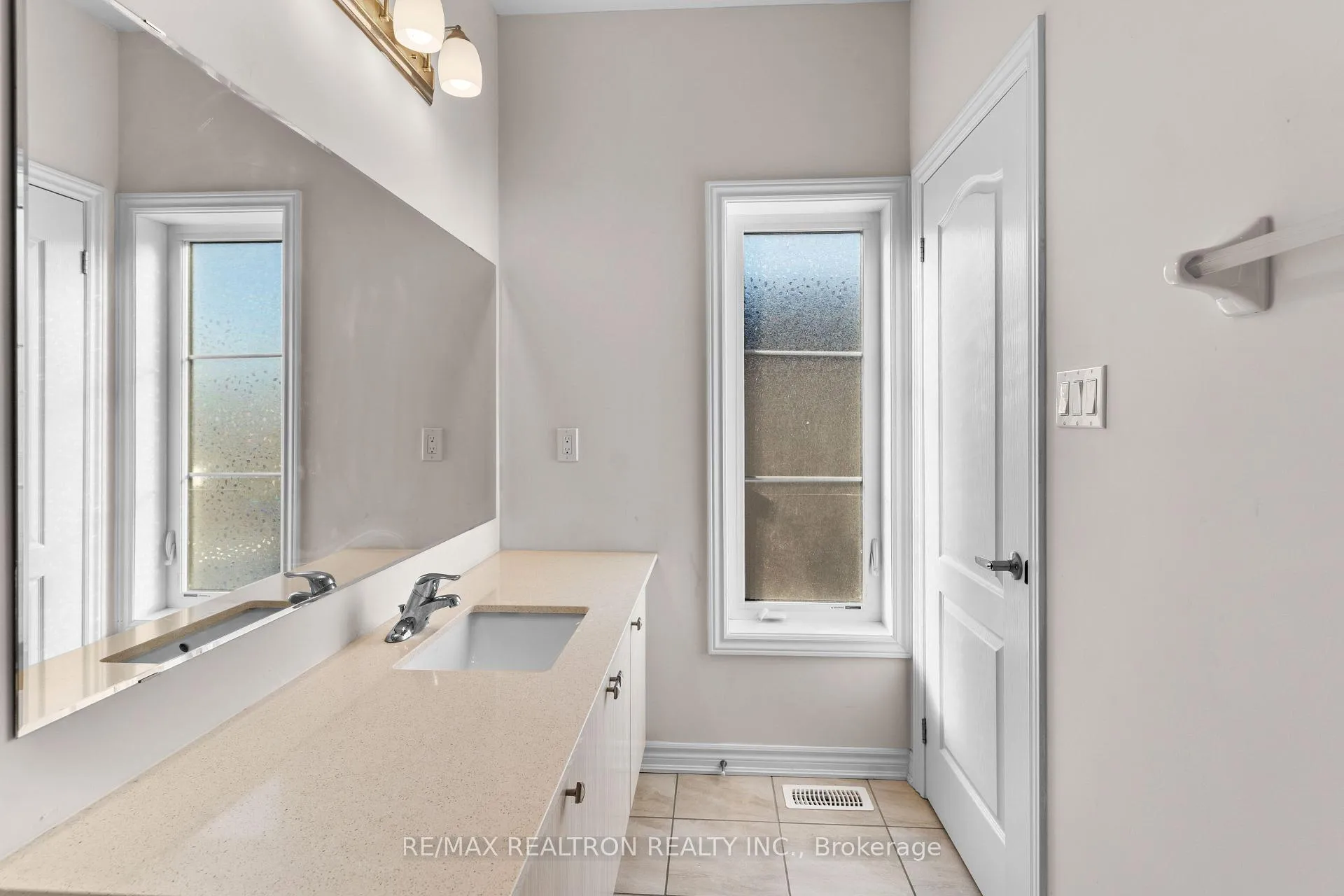Photo 31 of 15 Waterfront Crescent, Whitby, Port Whitby — HOMEH