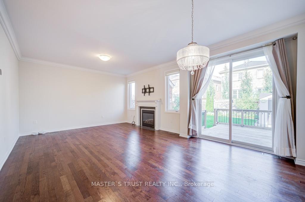 Photo 13 of 49 Clifford Dalton Drive, Aurora, Rural Aurora — HOMEH