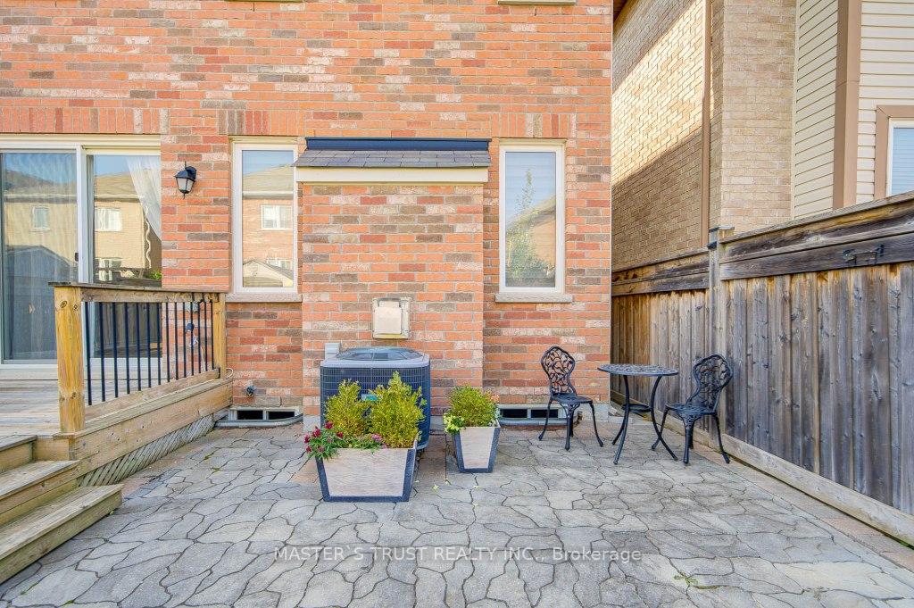 Photo 37 of 49 Clifford Dalton Drive, Aurora, Rural Aurora — HOMEH