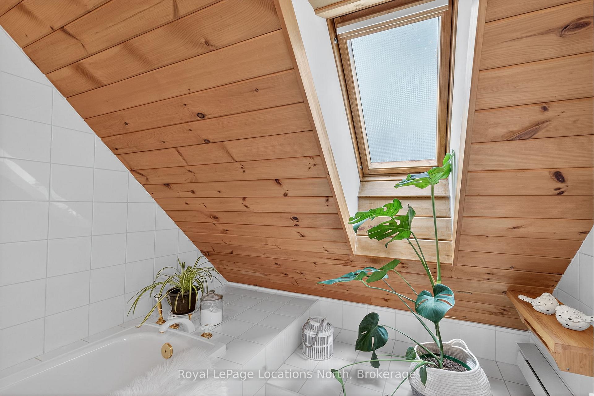 Photo 18 of 60 59th Street S, Wasaga Beach — HOMEH