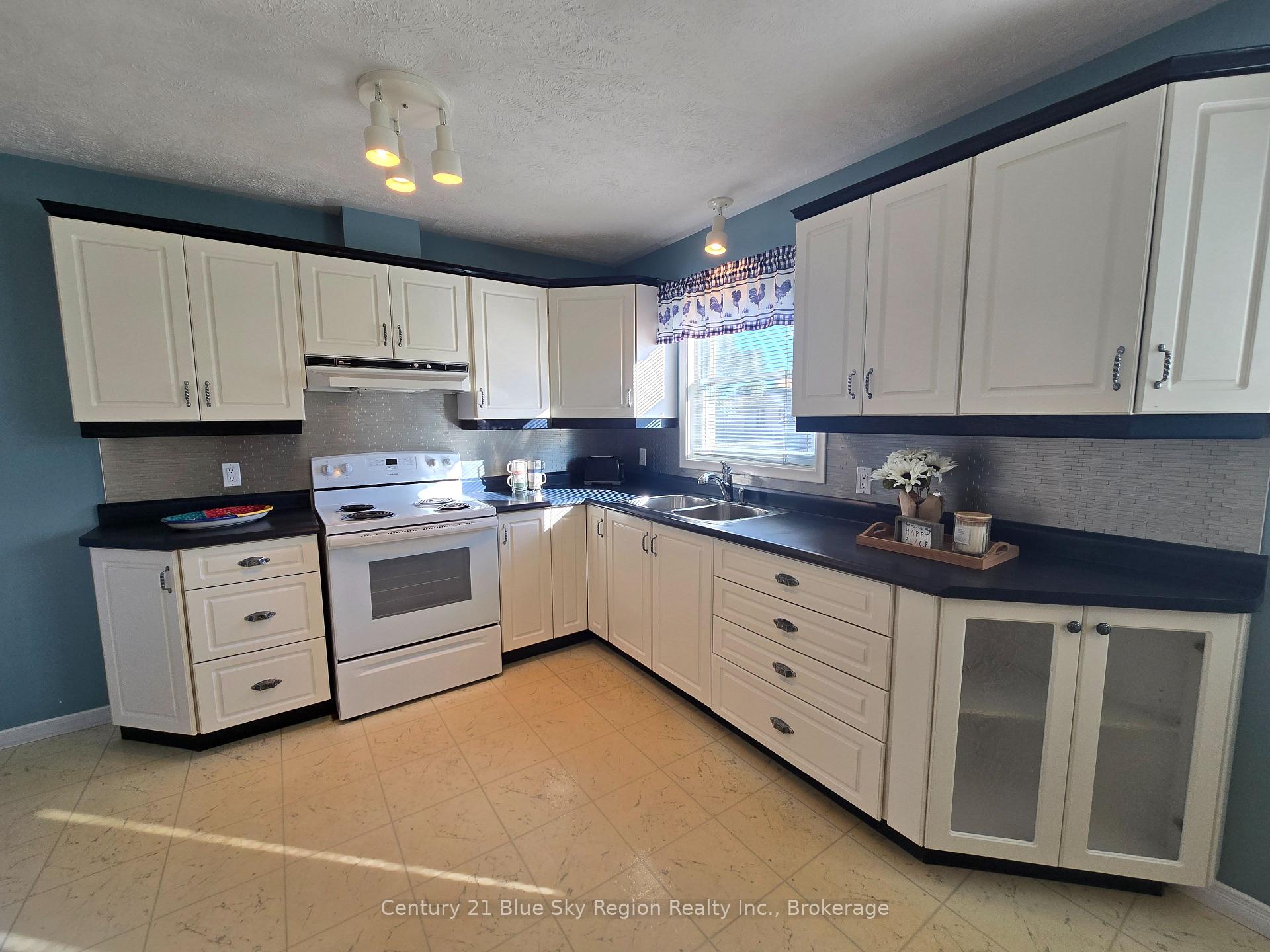 Photo 3 of 197 Salter Street, West Nipissing, Sturgeon Falls — HOMEH