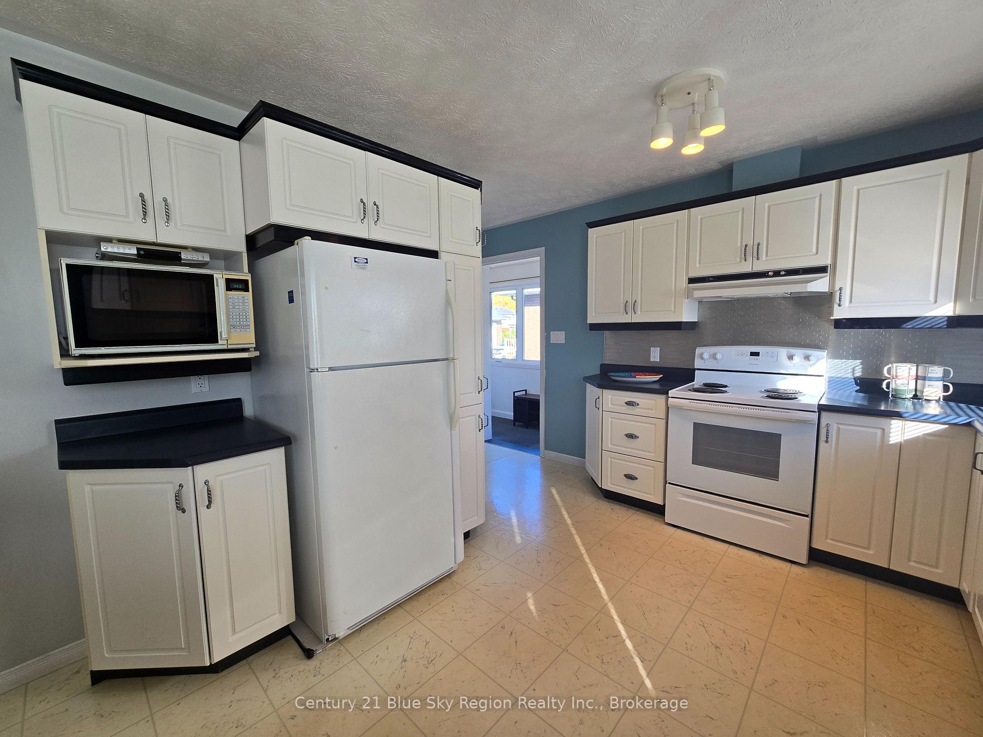 Photo 5 of 197 Salter Street, West Nipissing, Sturgeon Falls — HOMEH