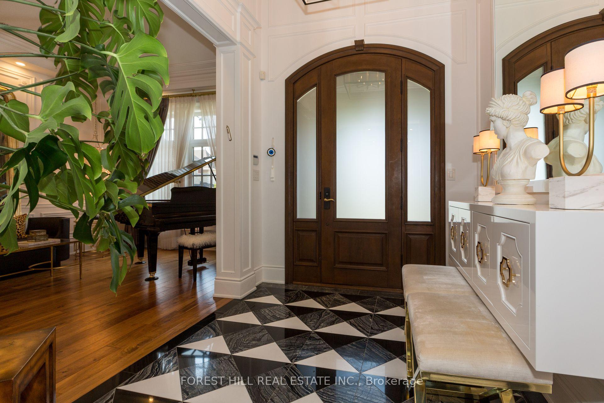 Photo 3 of 55 Woodvalley Crescent, Vaughan, Patterson — HOMEH