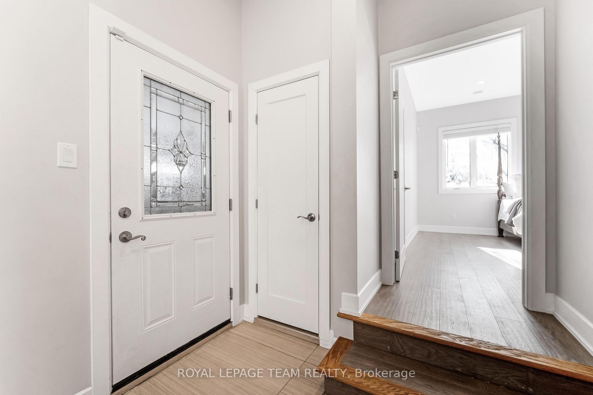 Photo 5 of 1898 Barnhart Place, Ottawa, Alta Vista/Faircrest Heights — HOMEH