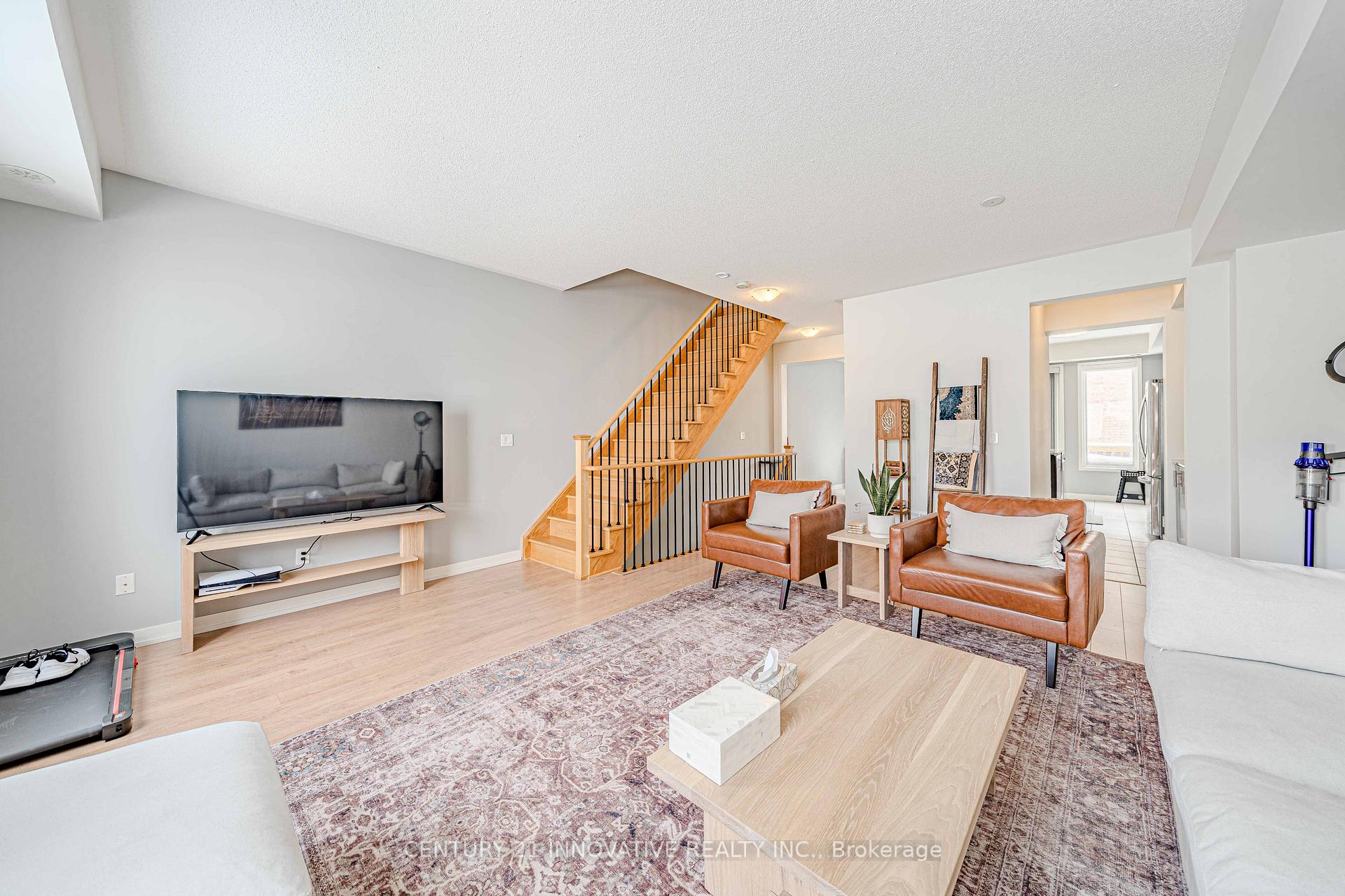Photo 2 of 144 Salterton Circle, Vaughan, Maple — HOMEH