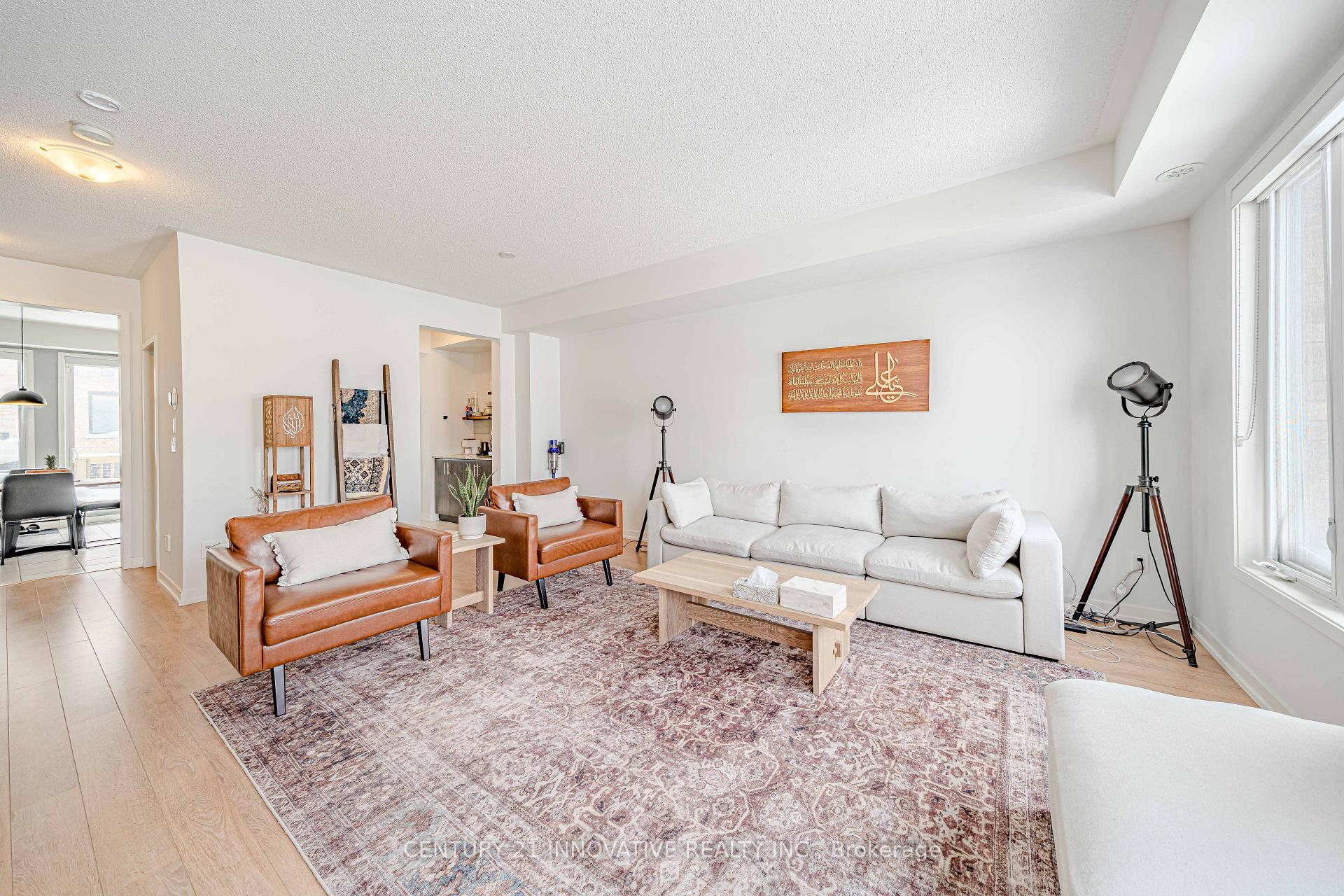 Photo 3 of 144 Salterton Circle, Vaughan, Maple — HOMEH