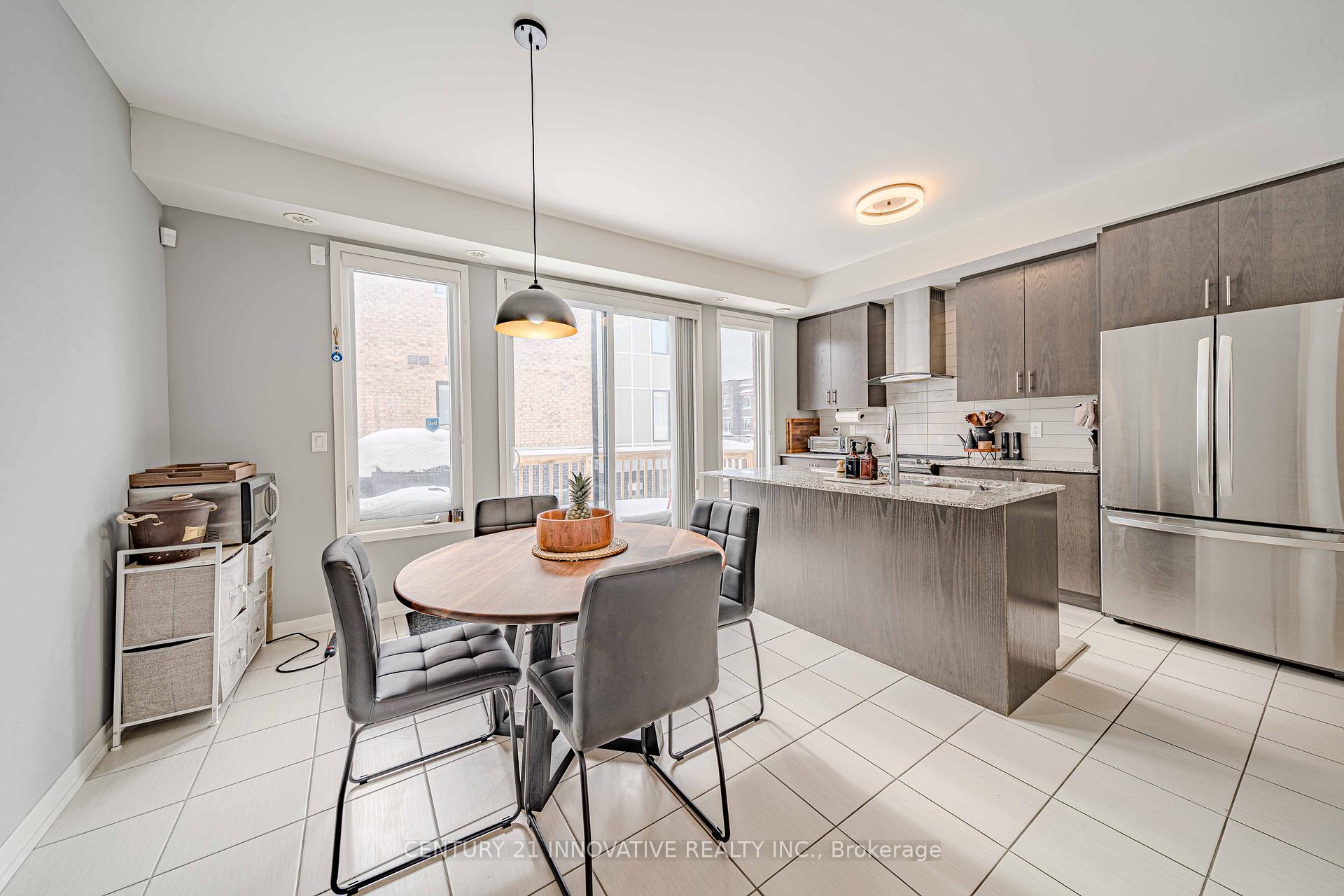 Photo 6 of 144 Salterton Circle, Vaughan, Maple — HOMEH