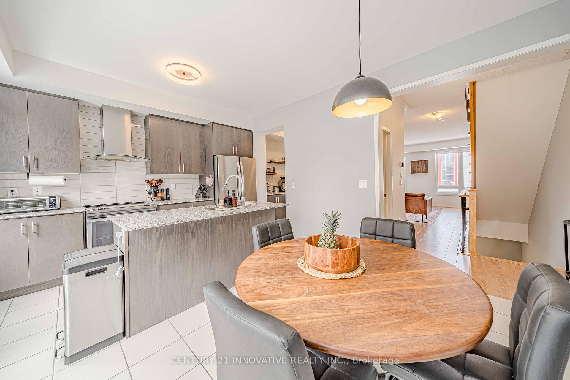 Photo 8 of 144 Salterton Circle, Vaughan, Maple — HOMEH