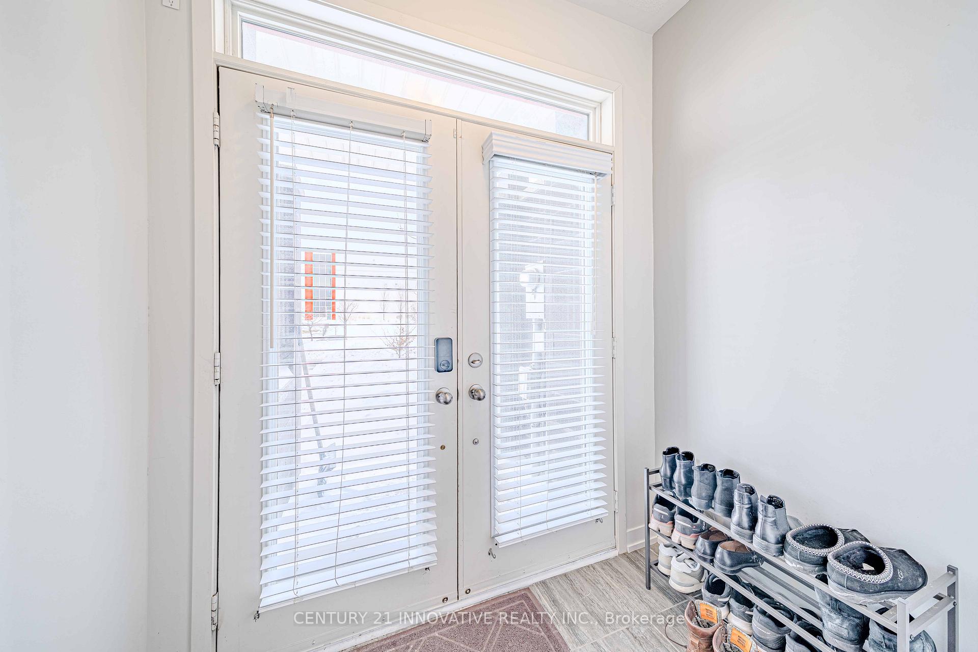 Photo 9 of 144 Salterton Circle, Vaughan, Maple — HOMEH
