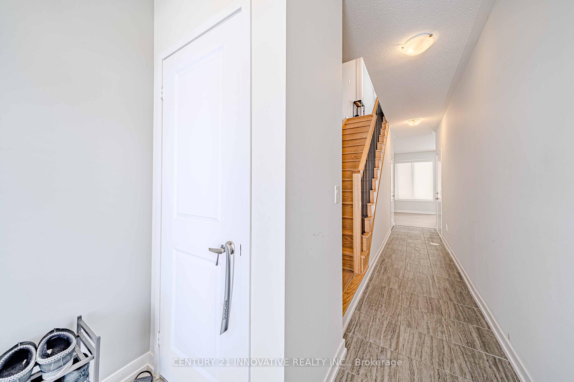 Photo 10 of 144 Salterton Circle, Vaughan, Maple — HOMEH