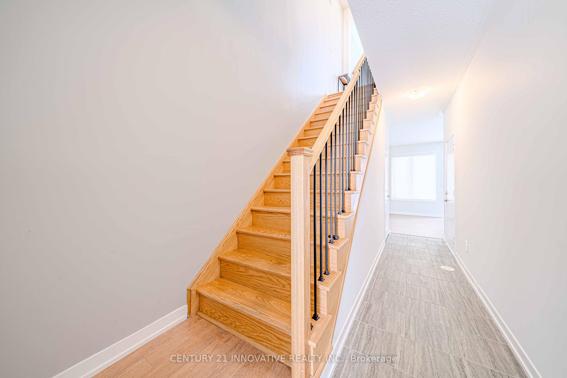 Photo 11 of 144 Salterton Circle, Vaughan, Maple — HOMEH