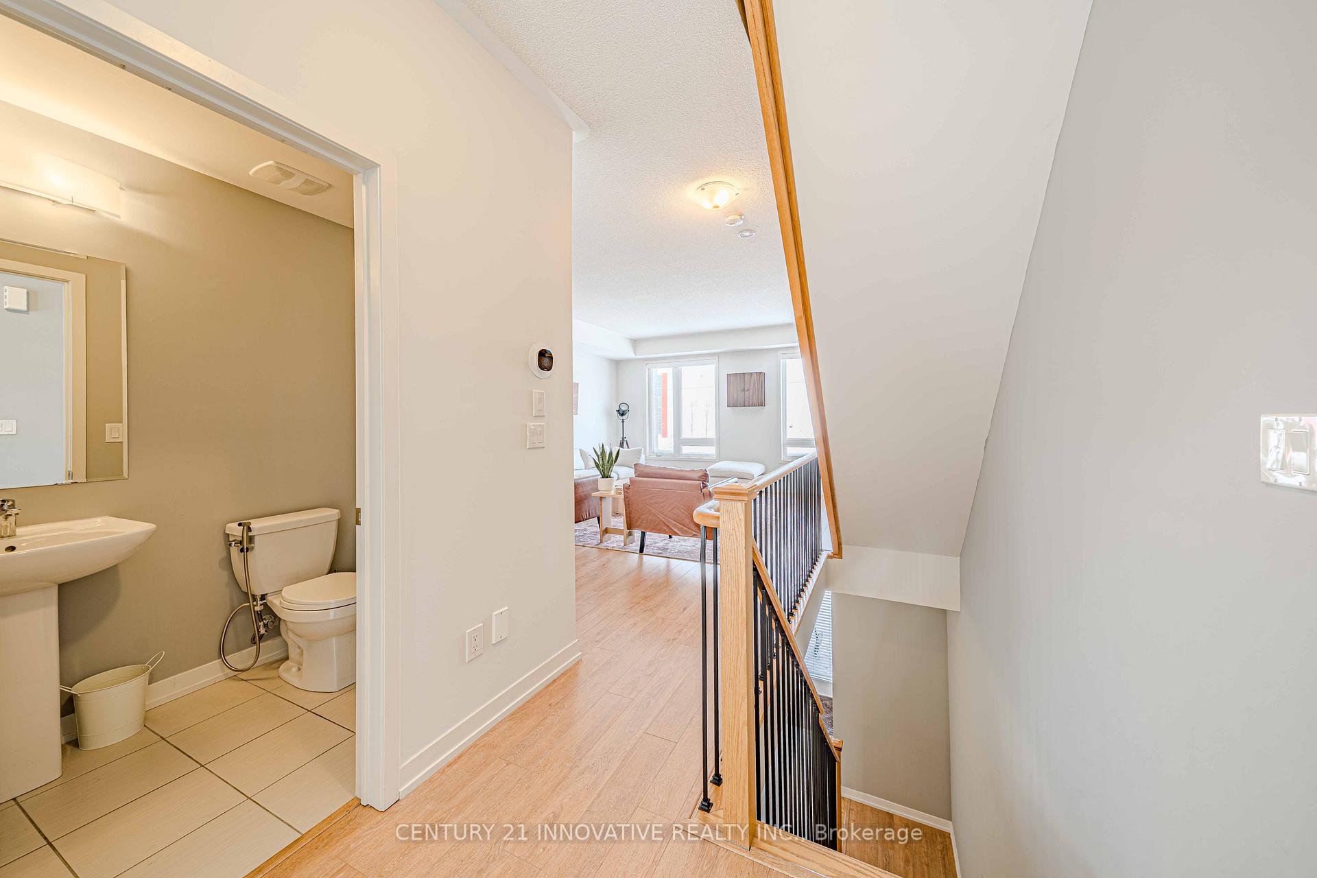 Photo 14 of 144 Salterton Circle, Vaughan, Maple — HOMEH