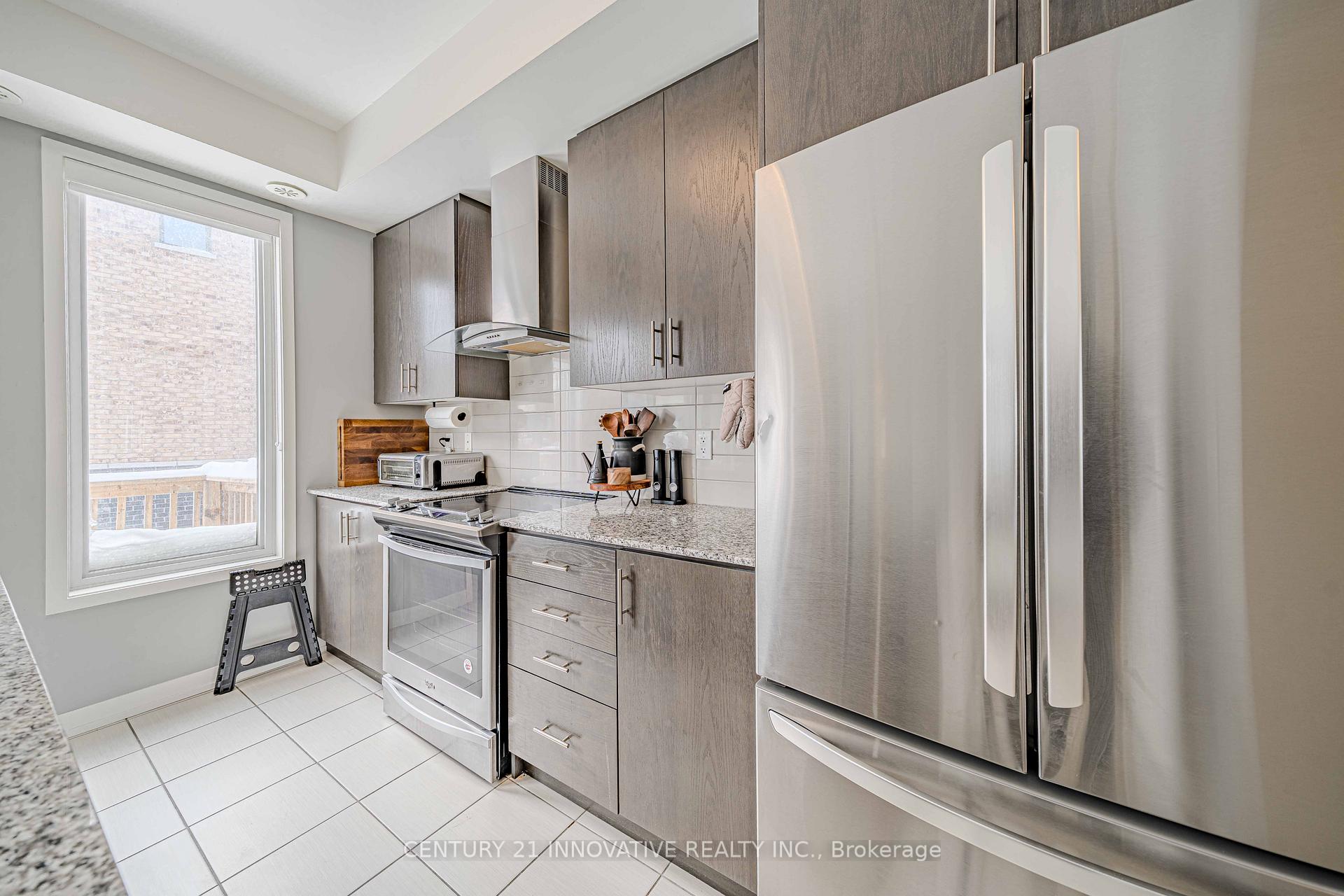 Photo 15 of 144 Salterton Circle, Vaughan, Maple — HOMEH