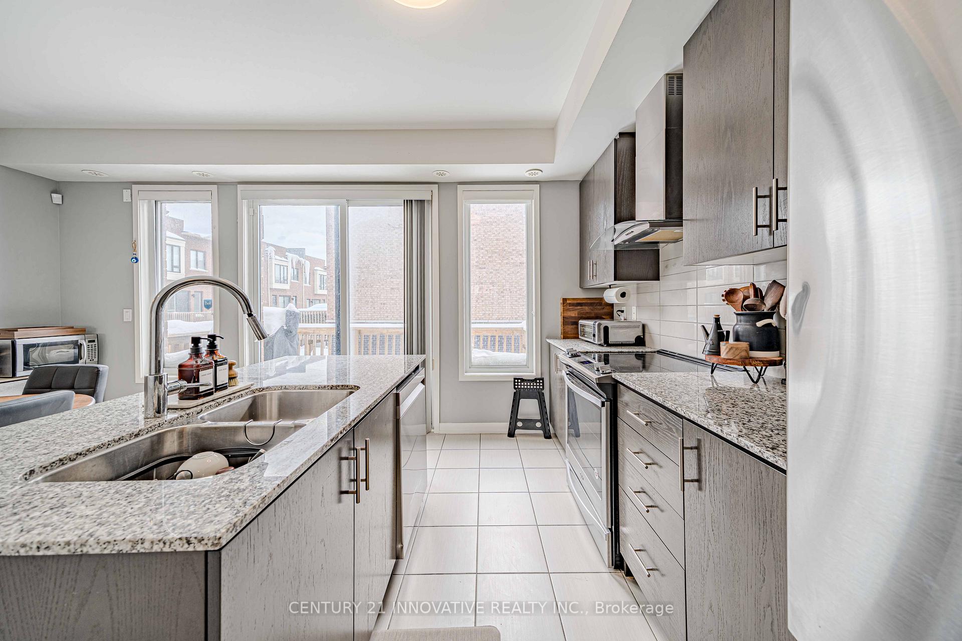 Photo 16 of 144 Salterton Circle, Vaughan, Maple — HOMEH