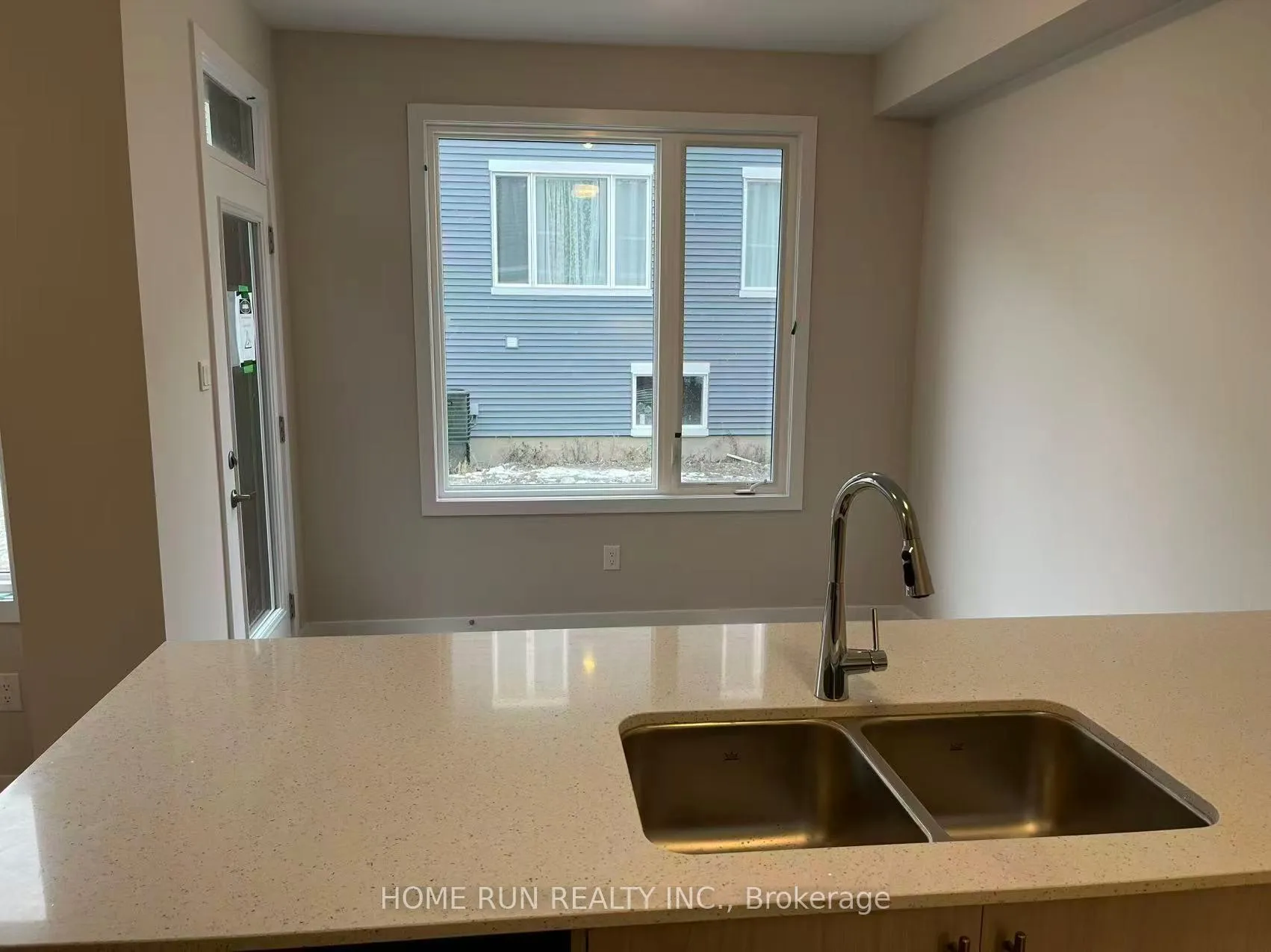 Photo 3 of 379 Les Emmerson Drive, Ottawa, Barrhaven - Strandherd — HOMEH