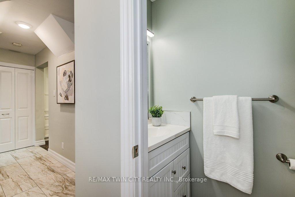 Photo 11 of 367 Westridge Drive, Waterloo — HOMEH