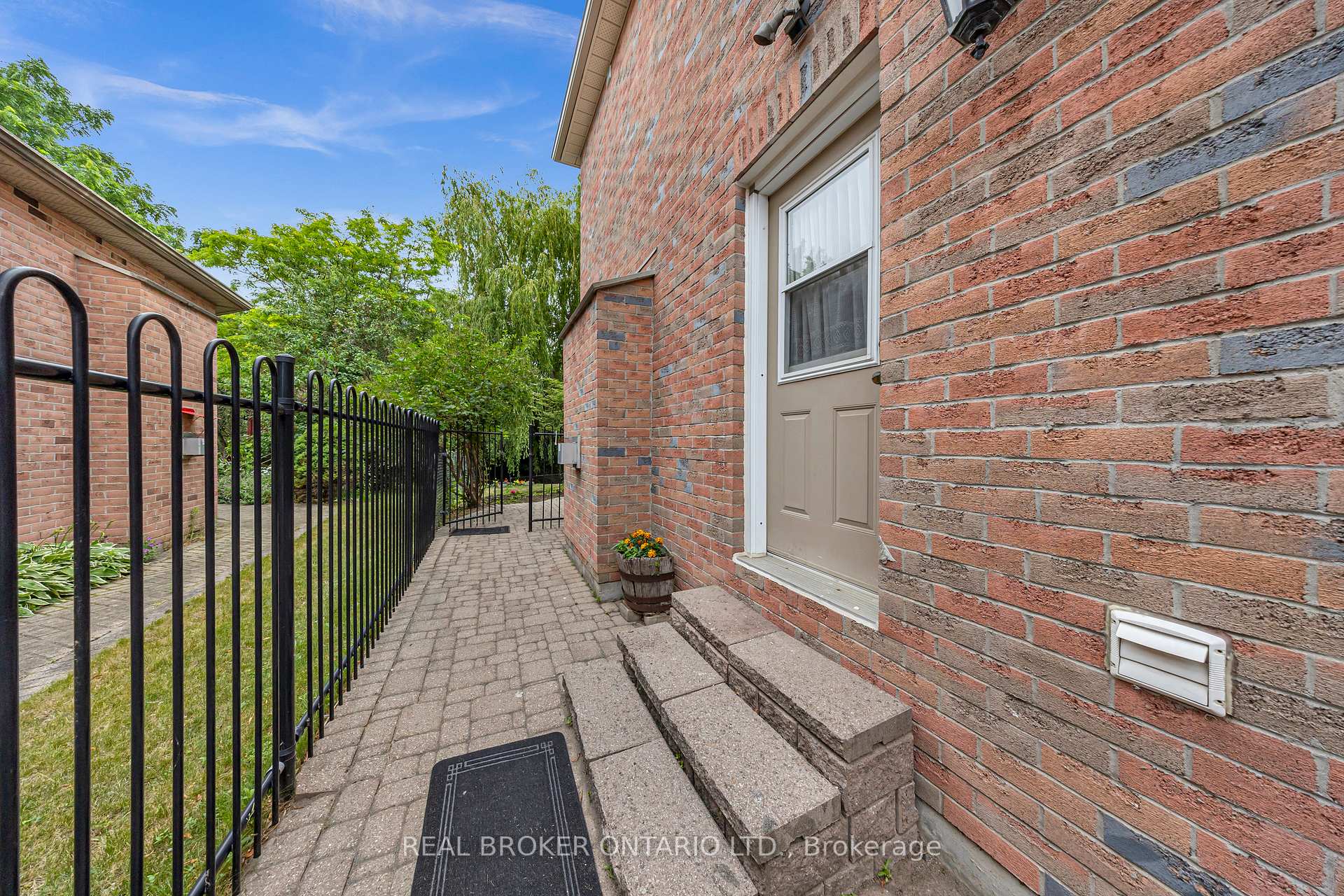 Photo 39 of 43 Allayden Drive, Whitby, Lynde Creek — HOMEH