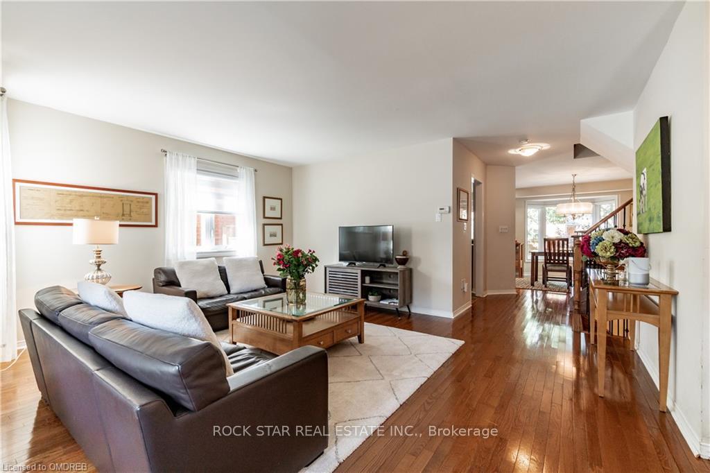Photo 2 of 88 Treasure Road, Vaughan, Maple — HOMEH