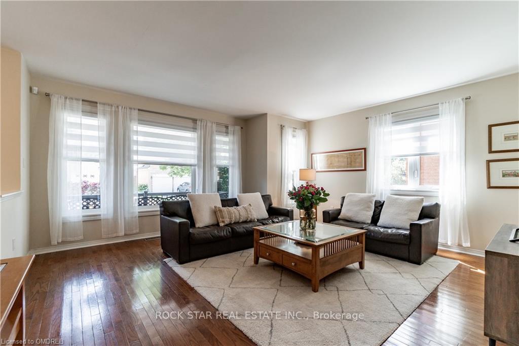 Photo 3 of 88 Treasure Road, Vaughan, Maple — HOMEH
