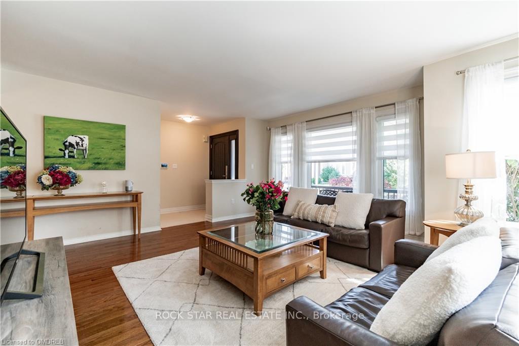 Photo 4 of 88 Treasure Road, Vaughan, Maple — HOMEH