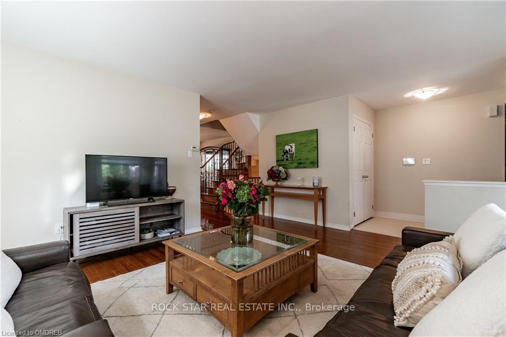 Photo 5 of 88 Treasure Road, Vaughan, Maple — HOMEH