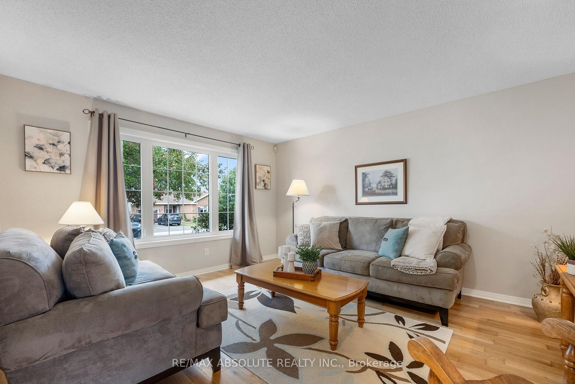 Photo 4 of 10 Maple Drive, Arnprior — HOMEH
