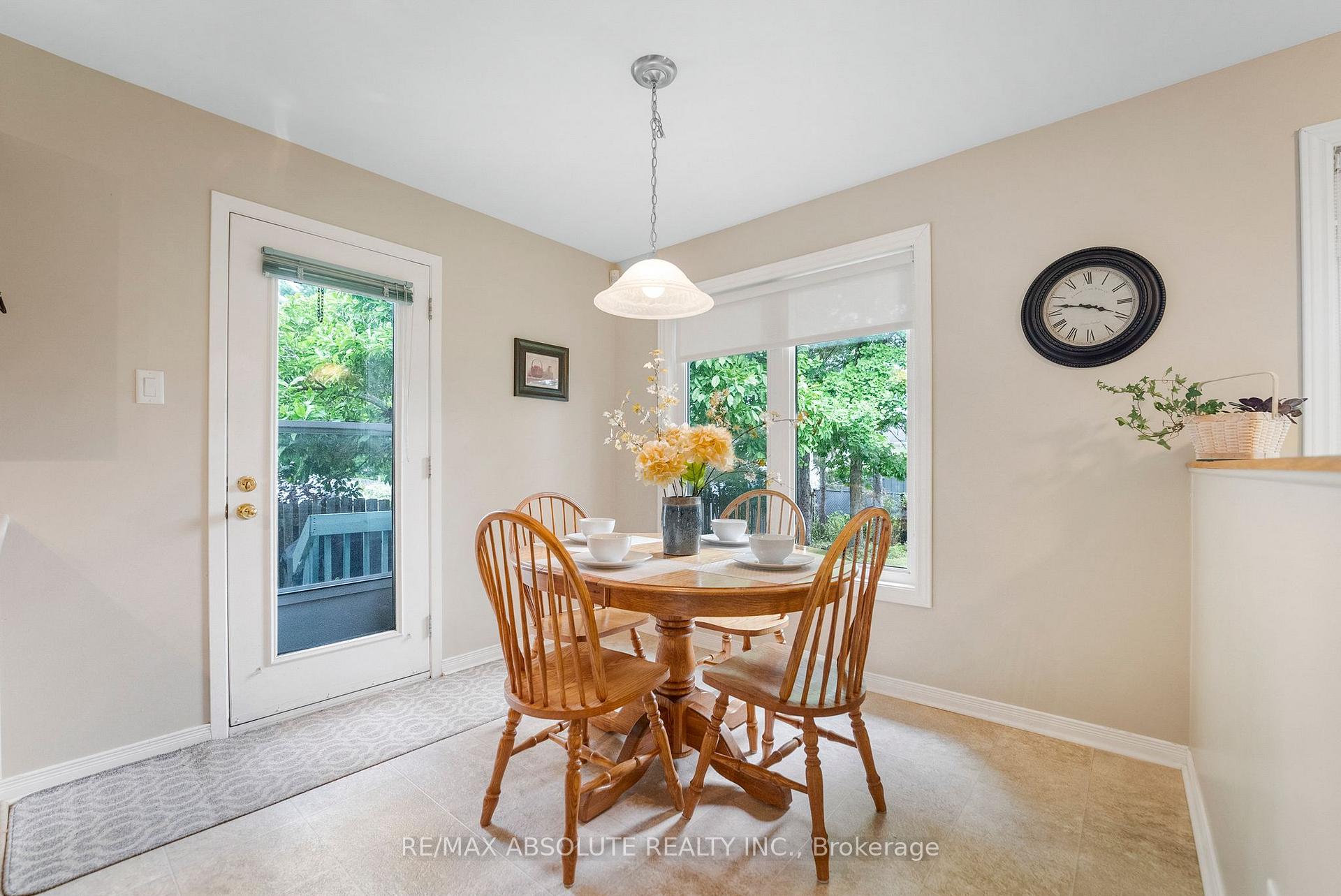 Photo 6 of 10 Maple Drive, Arnprior — HOMEH