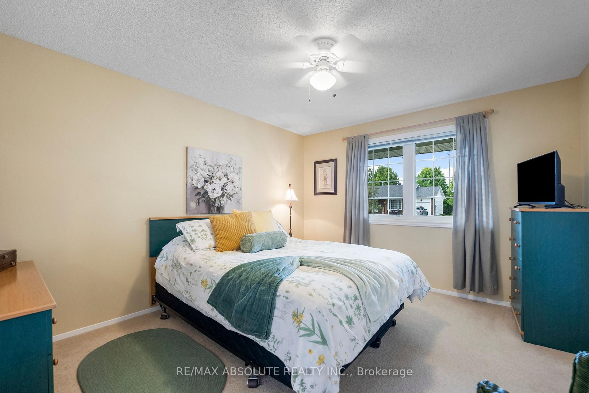 Photo 11 of 10 Maple Drive, Arnprior — HOMEH