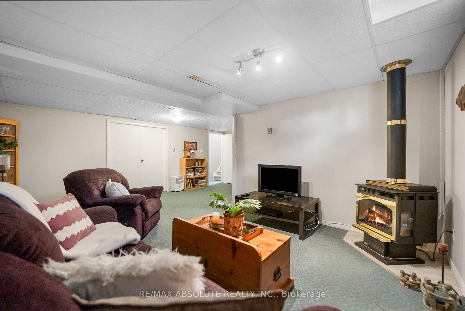 Photo 14 of 10 Maple Drive, Arnprior — HOMEH
