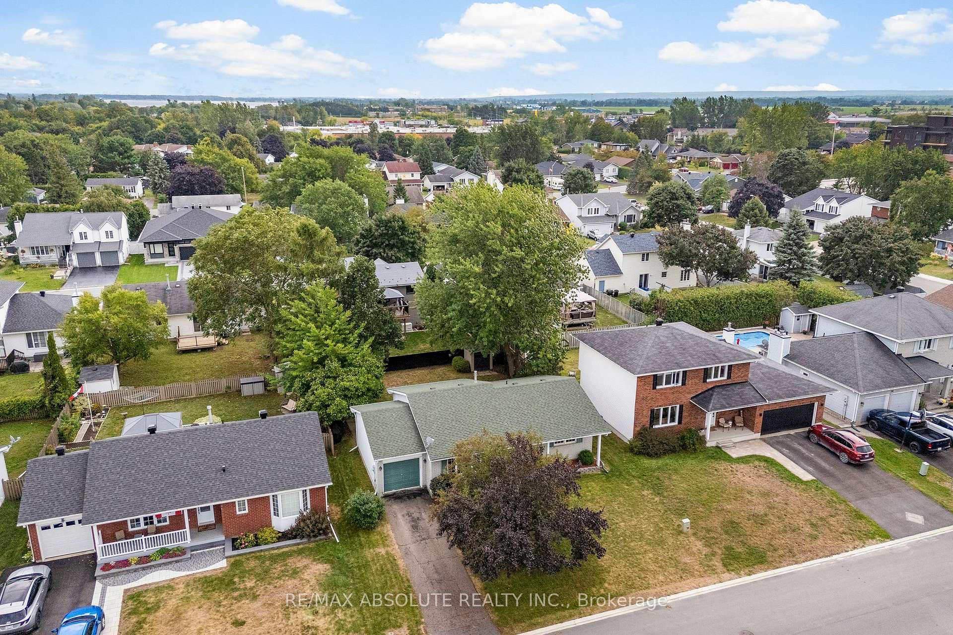 Photo 30 of 10 Maple Drive, Arnprior — HOMEH