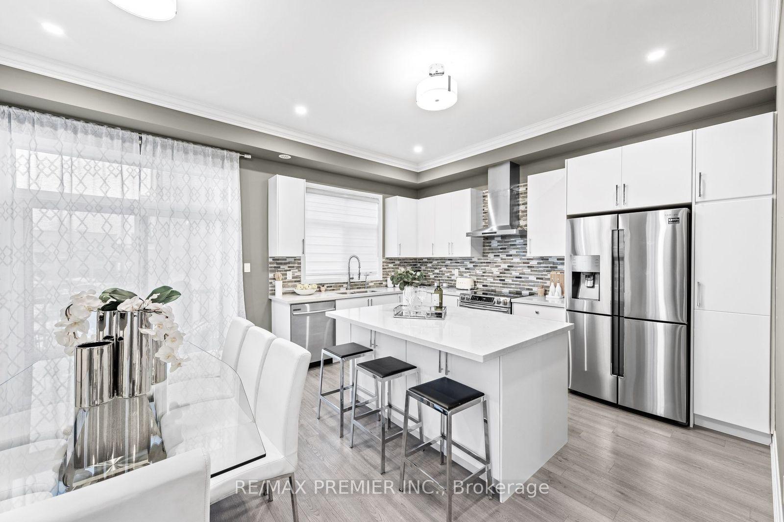 Photo 7 of 197 Arianna Crescent, Vaughan, Patterson — HOMEH