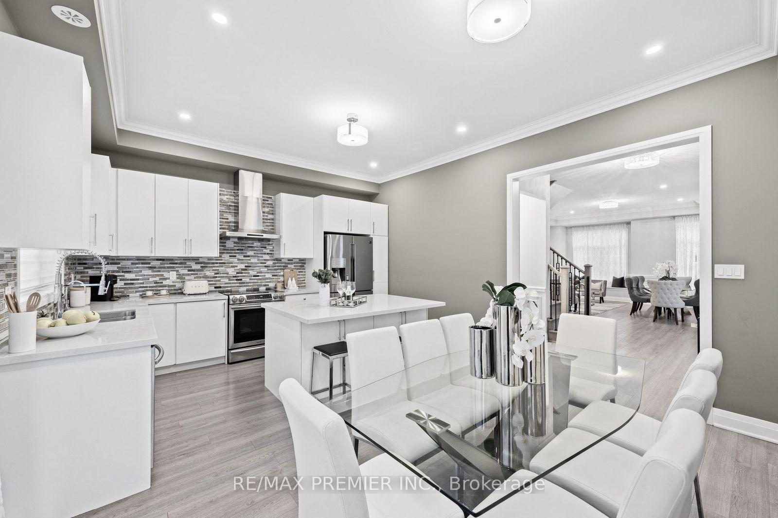 Photo 8 of 197 Arianna Crescent, Vaughan, Patterson — HOMEH