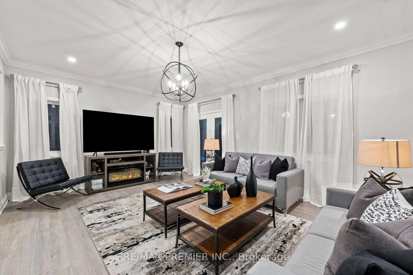 Photo 10 of 197 Arianna Crescent, Vaughan, Patterson — HOMEH