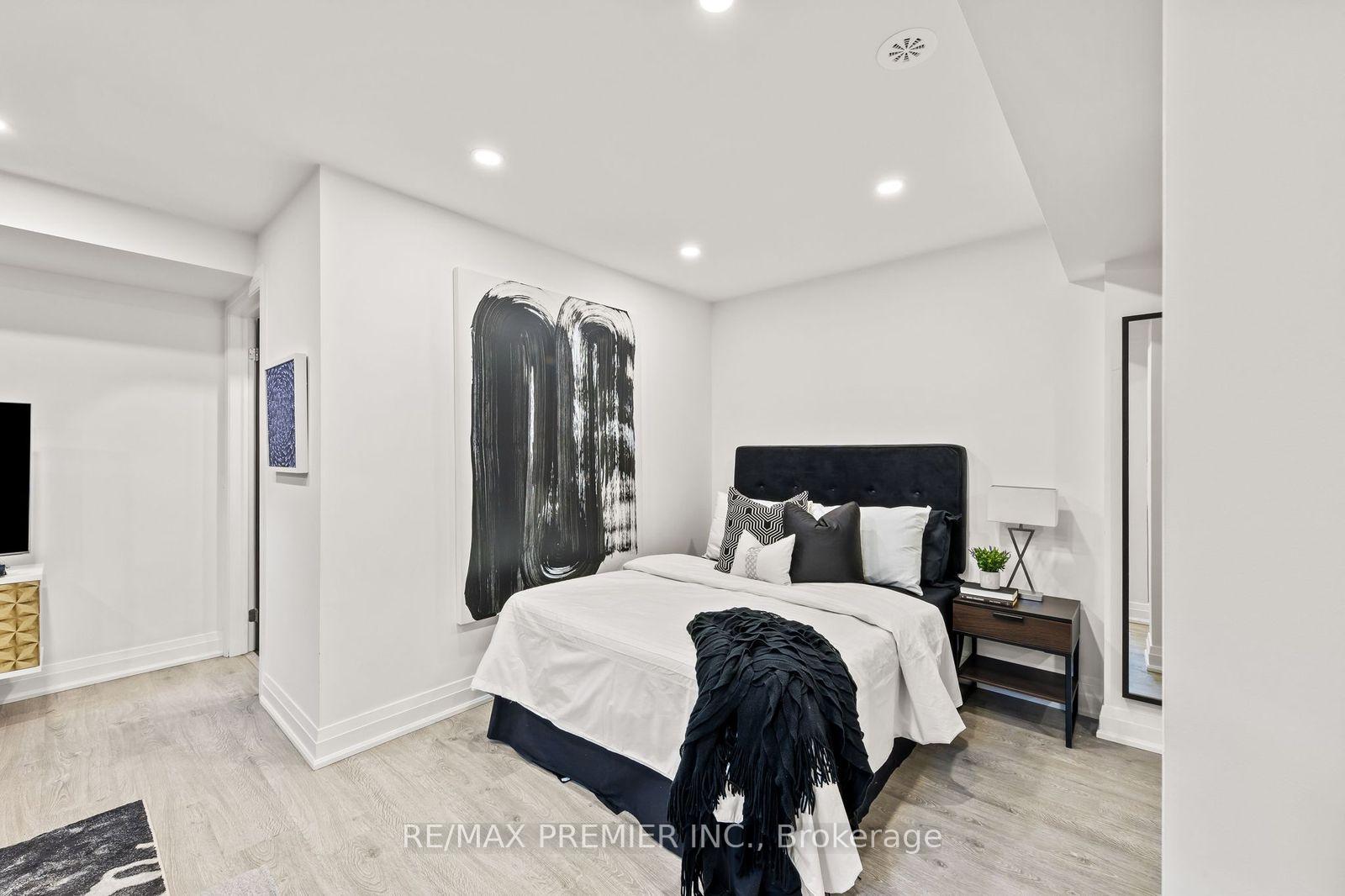 Photo 21 of 197 Arianna Crescent, Vaughan, Patterson — HOMEH