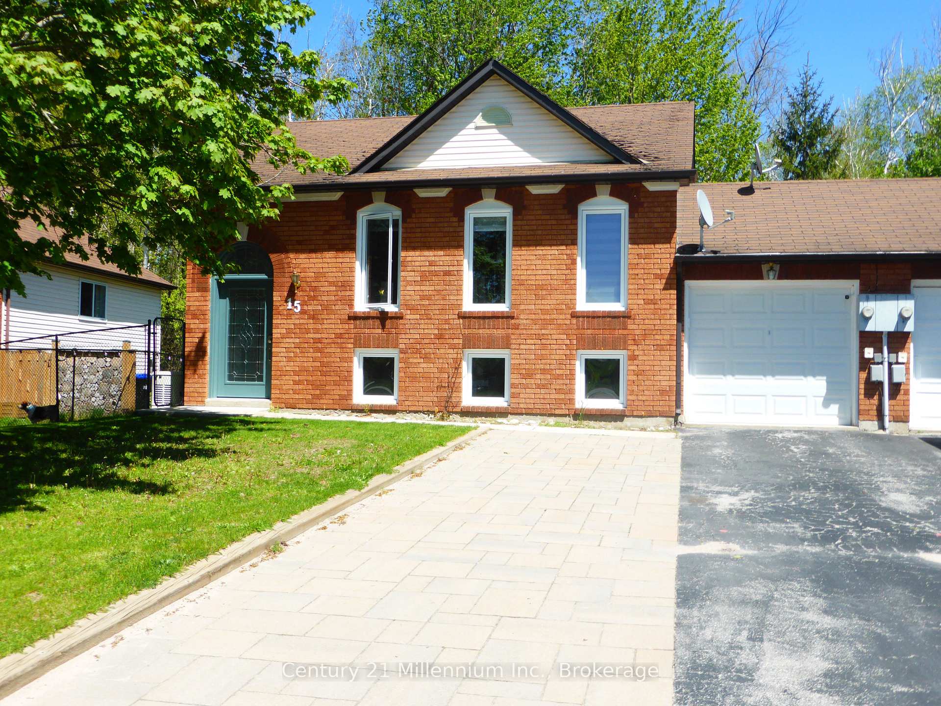 Photo 2 of 15 Harbour Crescent, Wasaga Beach — HOMEH