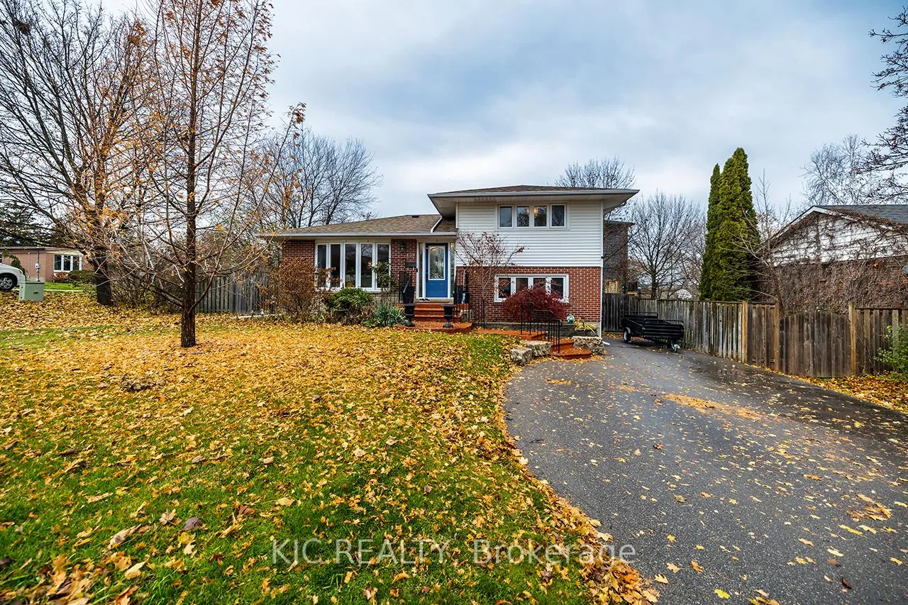 Front of 612 Maple Street W