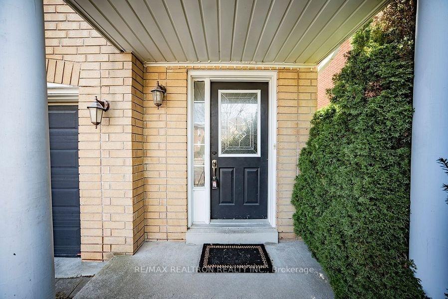Photo 3 of 67 Monteith Crescent, Vaughan, Maple — HOMEH