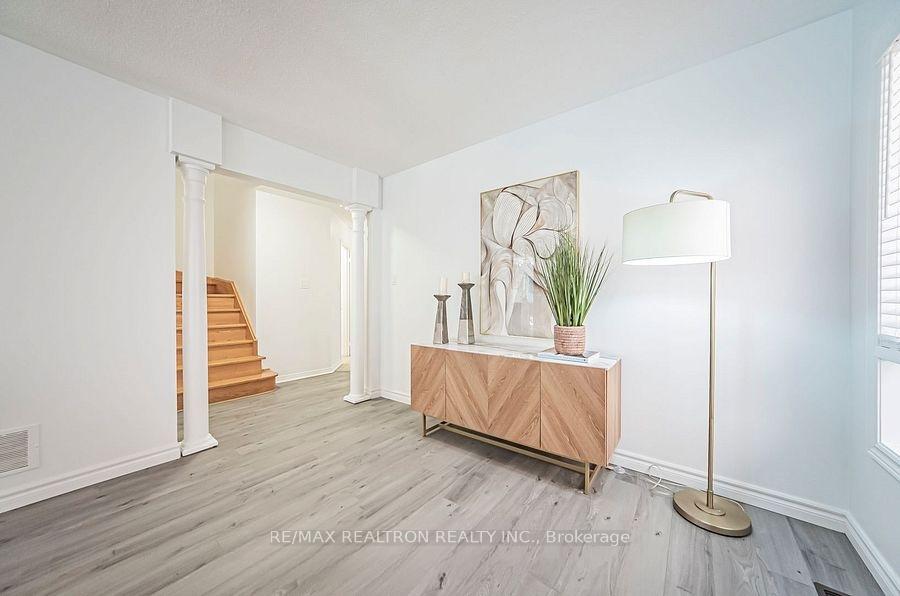 Photo 9 of 67 Monteith Crescent, Vaughan, Maple — HOMEH