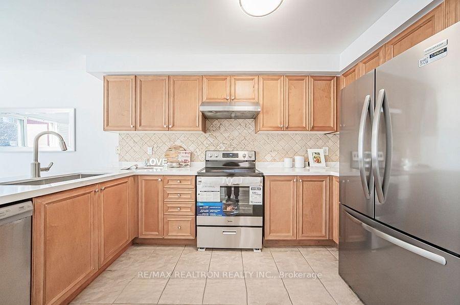 Photo 11 of 67 Monteith Crescent, Vaughan, Maple — HOMEH